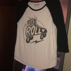 Medium sleeved shirt💞And a needed bracelet💞